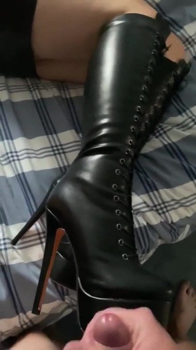 deepti bhalla recommends cum on leather boots pic