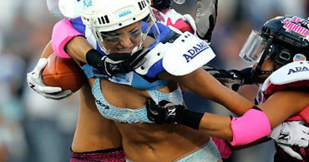 akins recommends lfl wardrobe malfunction images pic