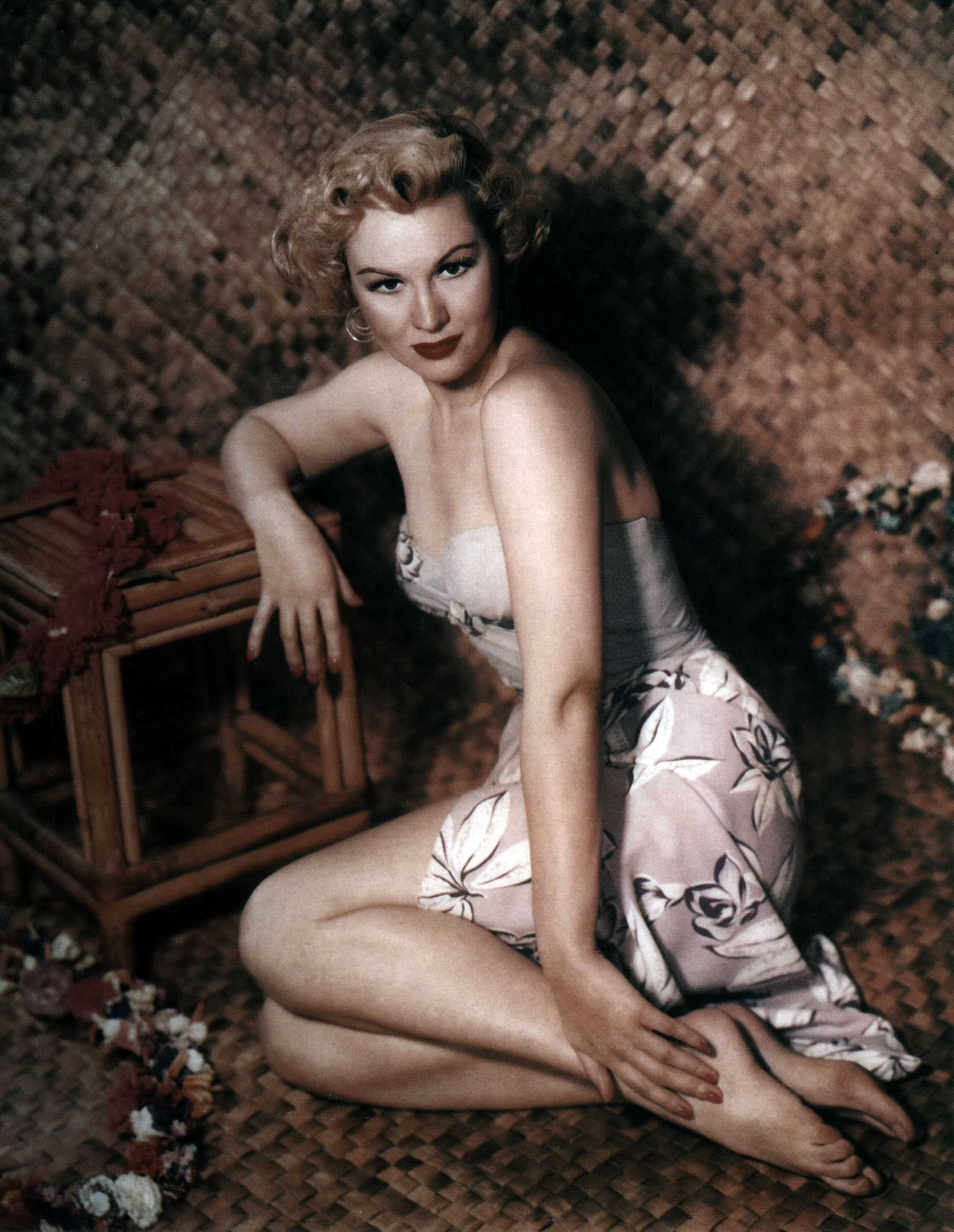 alisseo cuevas recommends virginia mayo legs pic