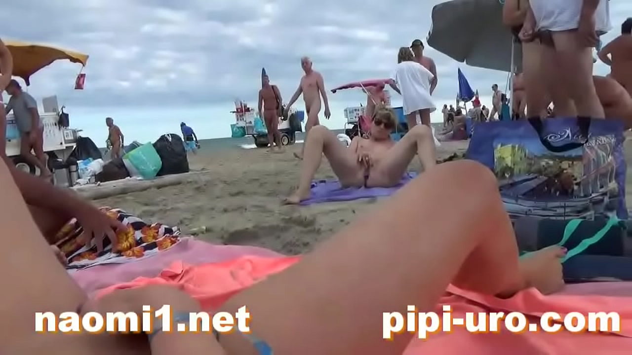 deeanna lambert recommends littlesubgirl masturbating on beach porn pic