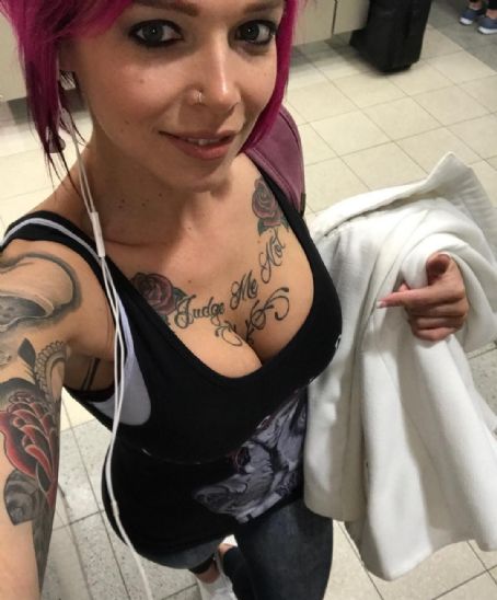 burhanuddin salim recommends Anna Bell Peaks Insta