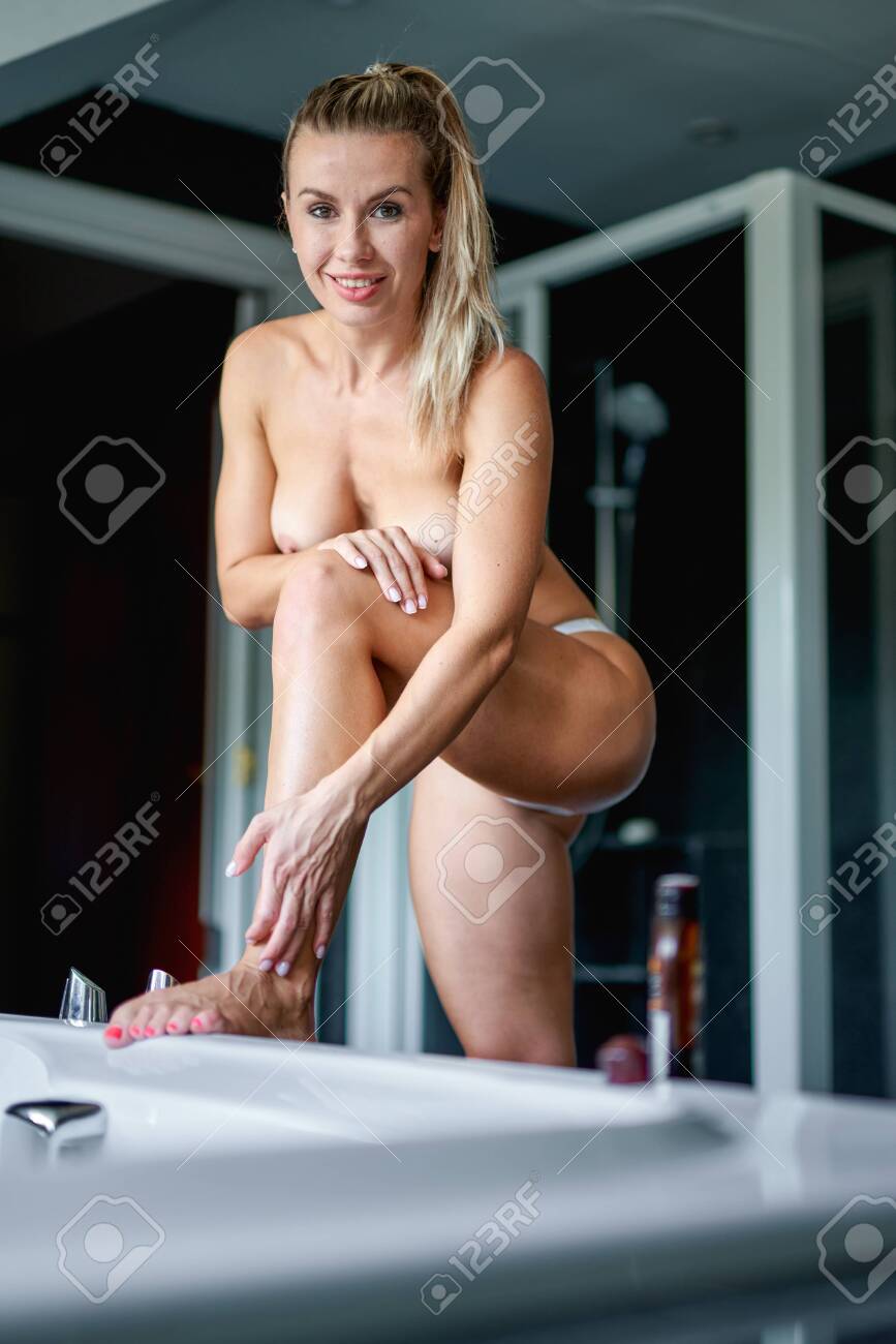 Best of Naked women in bathroom