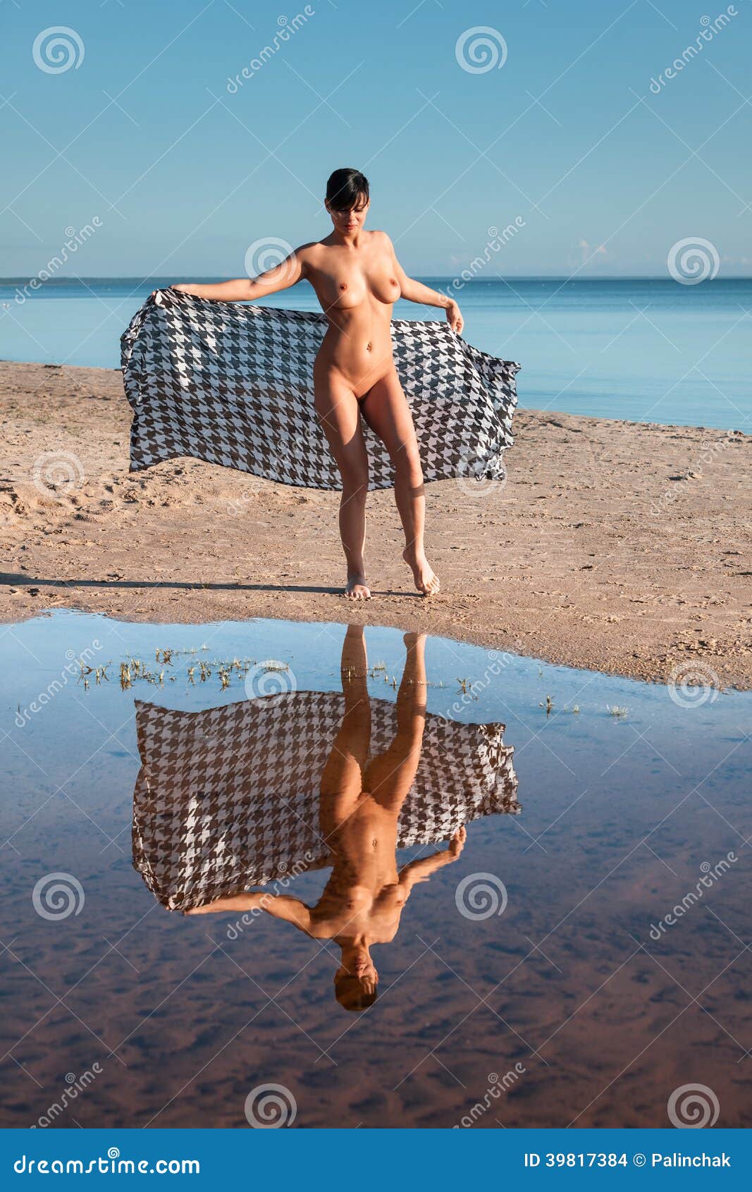 chicas desnudas en la playa