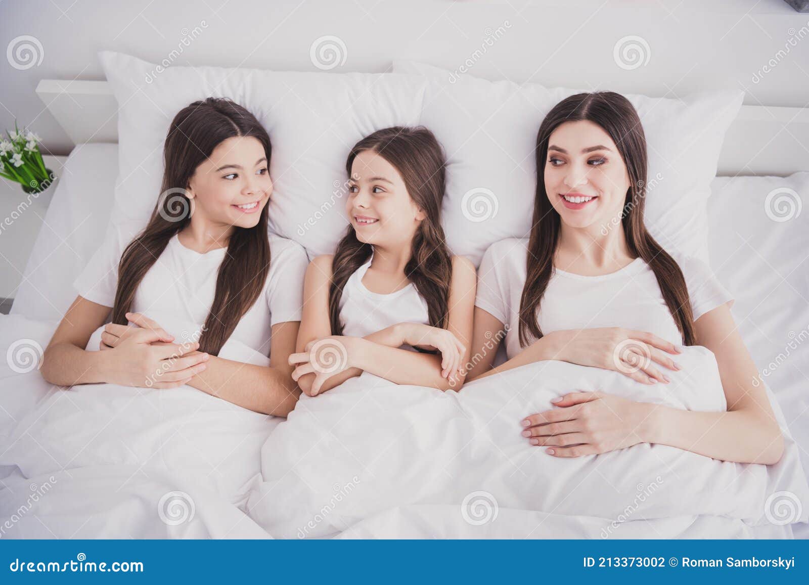 Trio En La Cama ga escort