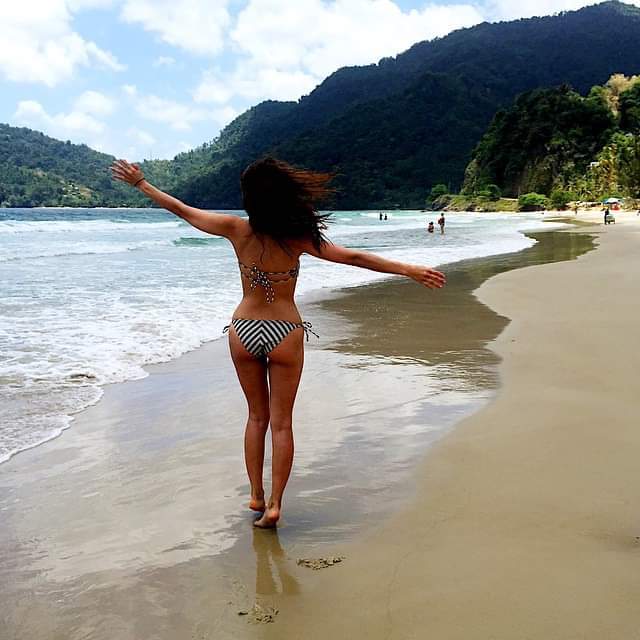 diah ekasari share naked at the beach