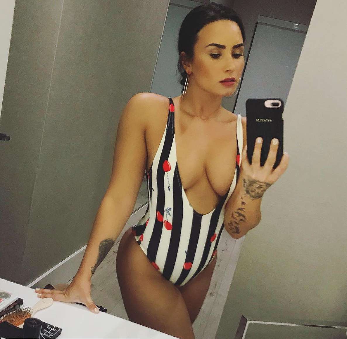 hot pictures of demi lovato