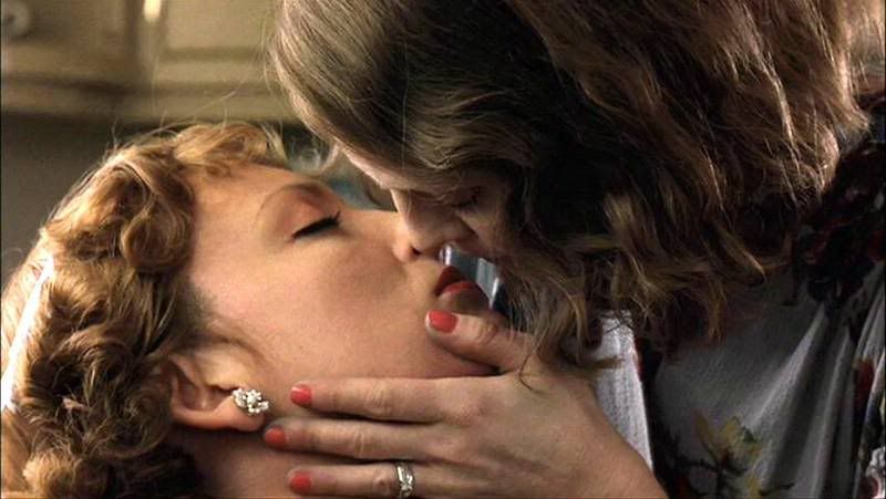 amor jordan add julianne moore lesbian kiss photo