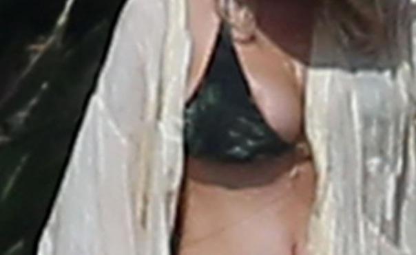 jessica simpson boob slip