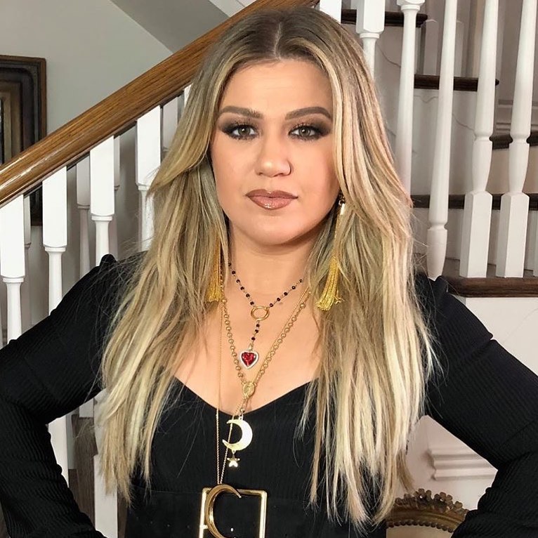alison warburton recommends kelly clarkson nude pics pic