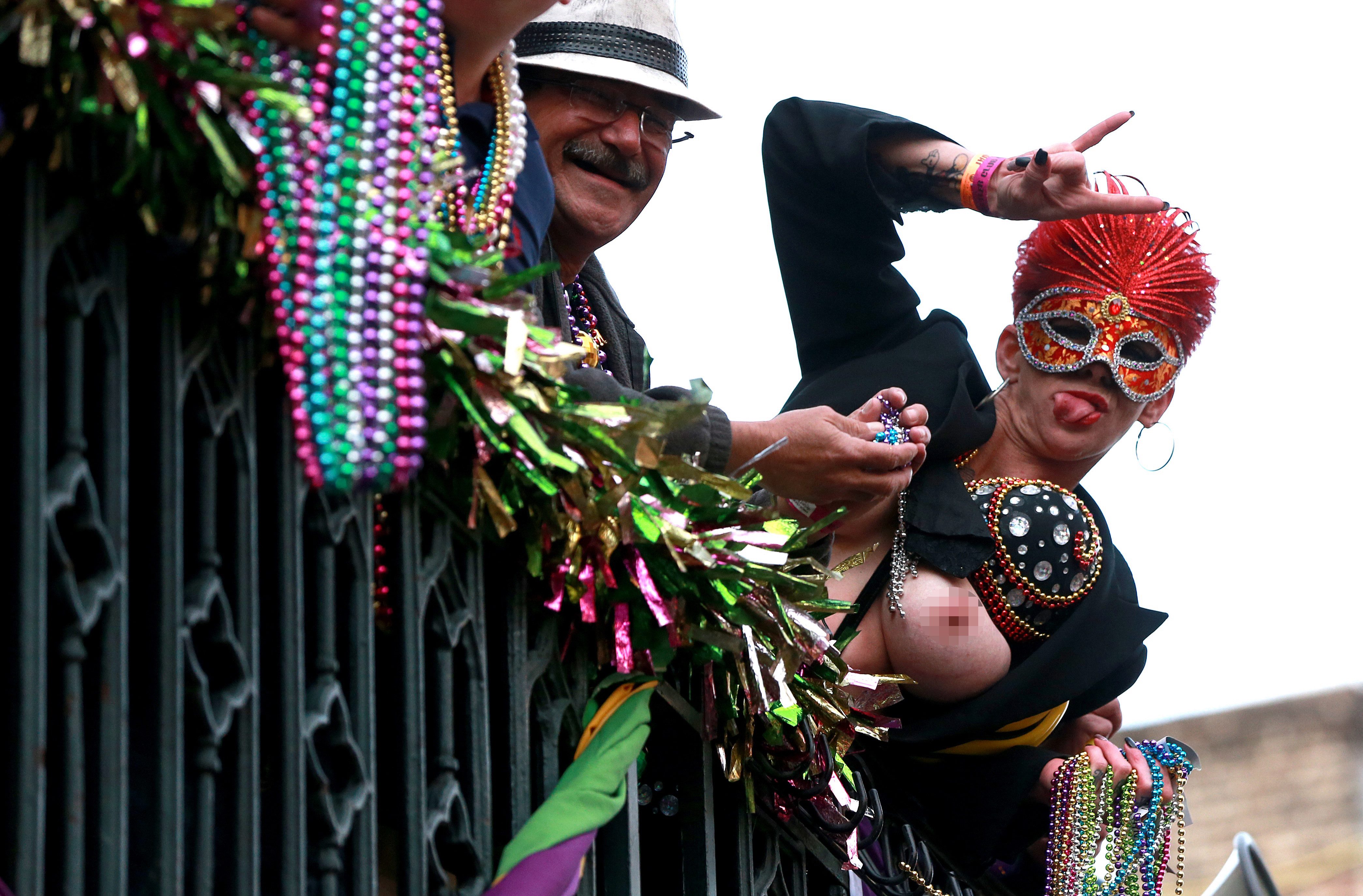 david sampsell recommends Mardi Gras Flasher Photo