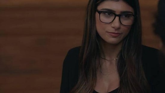 andrew mcdermott recommends mia khalifa live porn pic