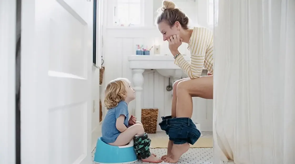 mom and daughter peeing