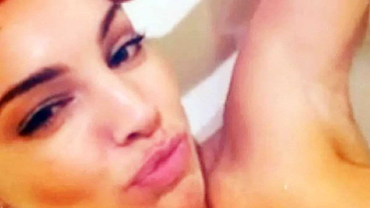 denise burgoon recommends kelly brook nude selfies pic