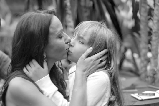 danny anner recommends mom tongue kissing daughter pic