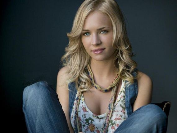 alvin loong recommends britt robertson sexy pic