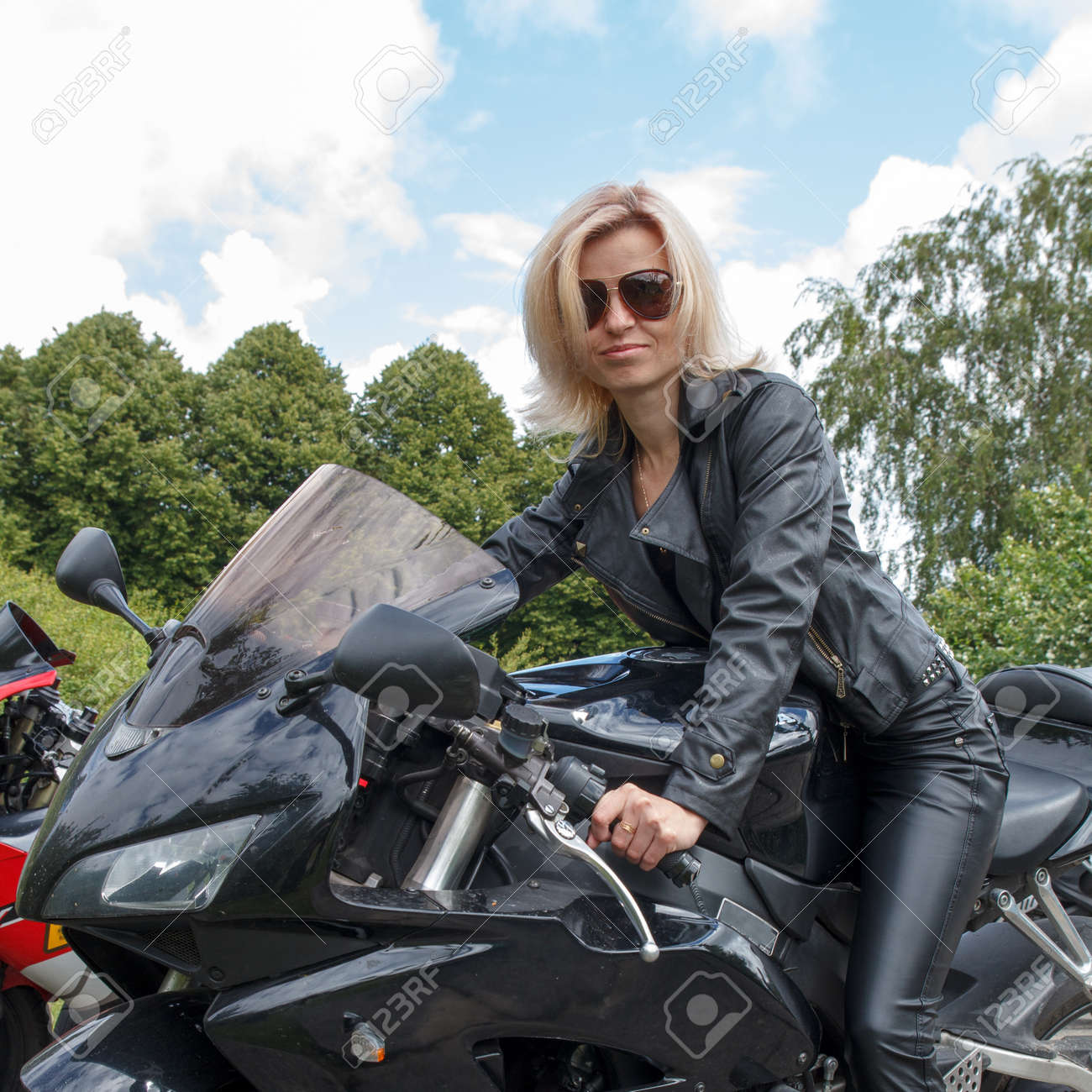 aswin srinivas recommends Motorcycle Girl Pics