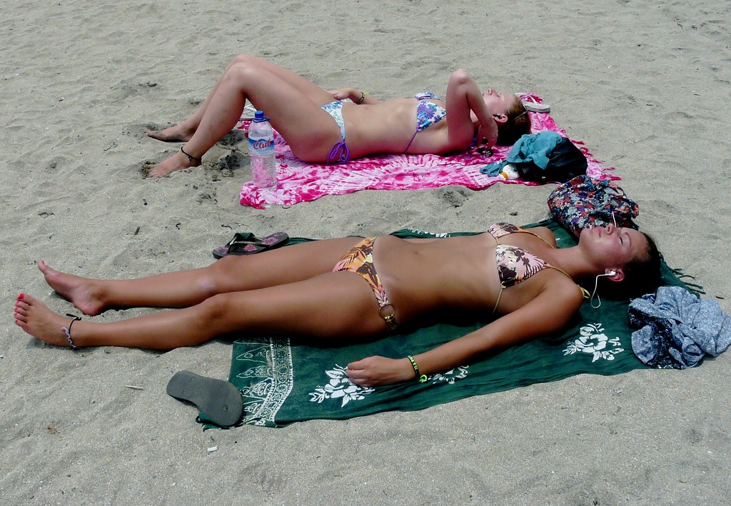 dawn dewey recommends Girls Sunbathing Pics