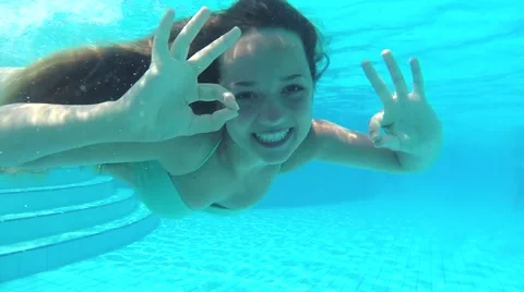 caitlin hooks recommends Girl Swimming Under Water