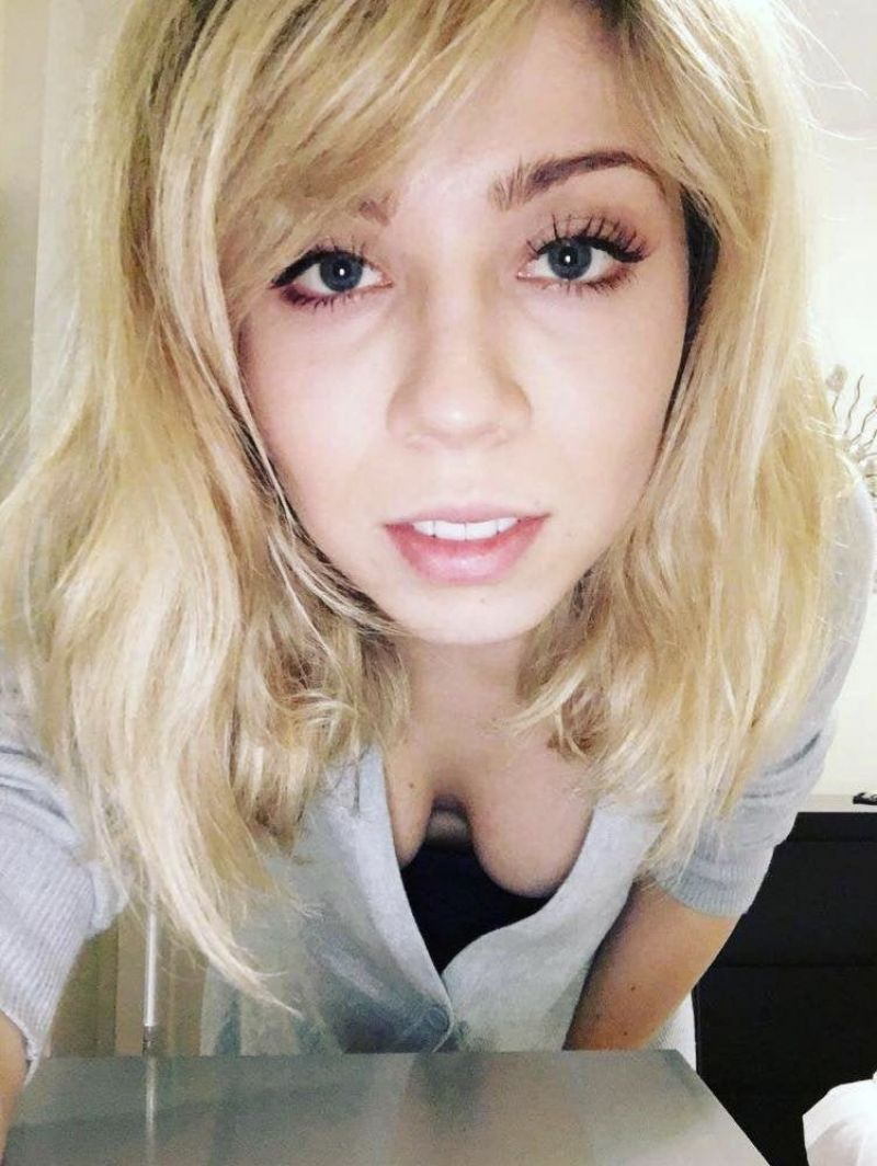 jennette mccurdy tit slip