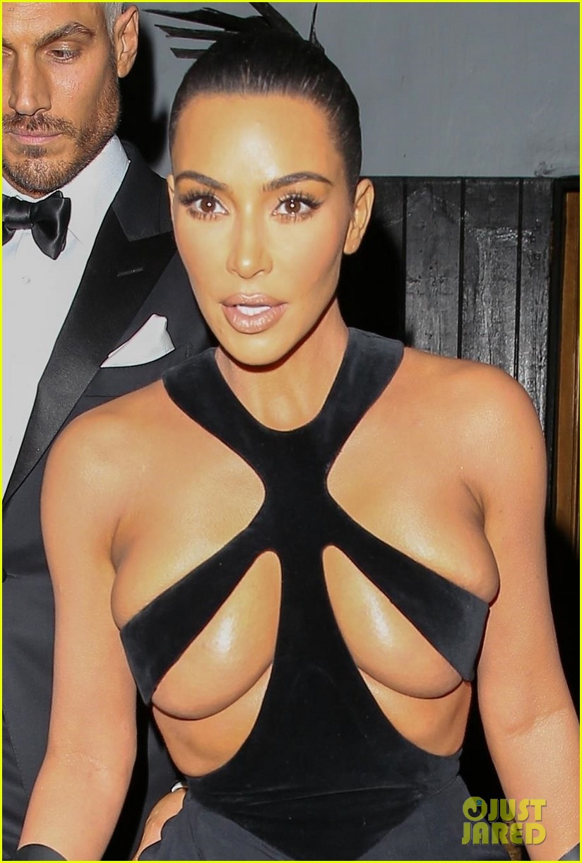 candra michelle mccomas recommends kim kardashian super sexy pic