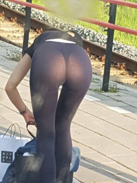 batik jambi recommends big ass yoga pants see through pussy pic