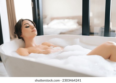 andre booysen add photo naked woman in bubble bath