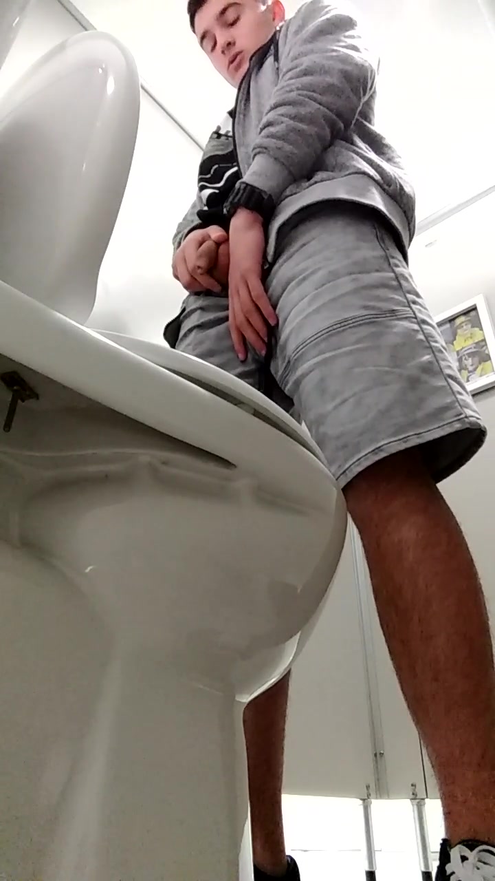 cuong chau add photo spying on guys pissing