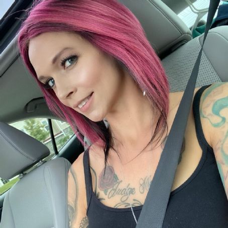 Anna Bell Peaks Insta a champ