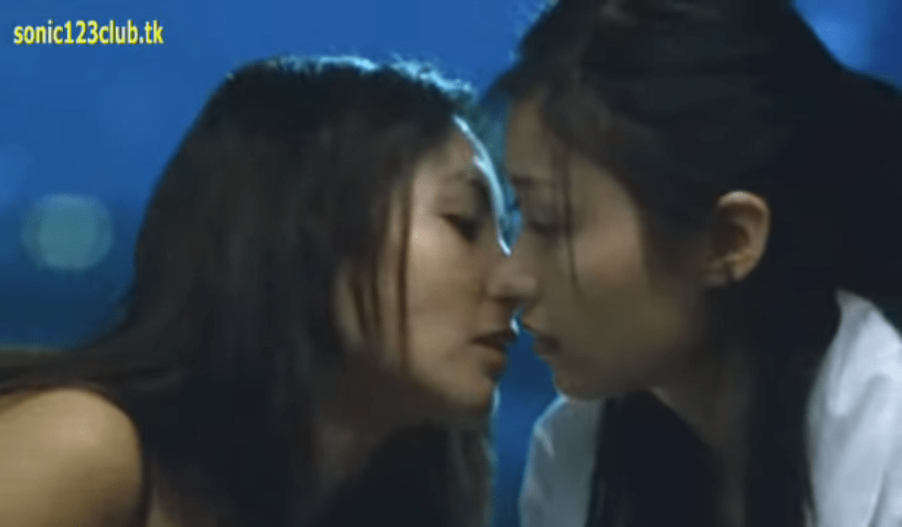 barbara ann graham recommends asian lesbian deep kissing pic