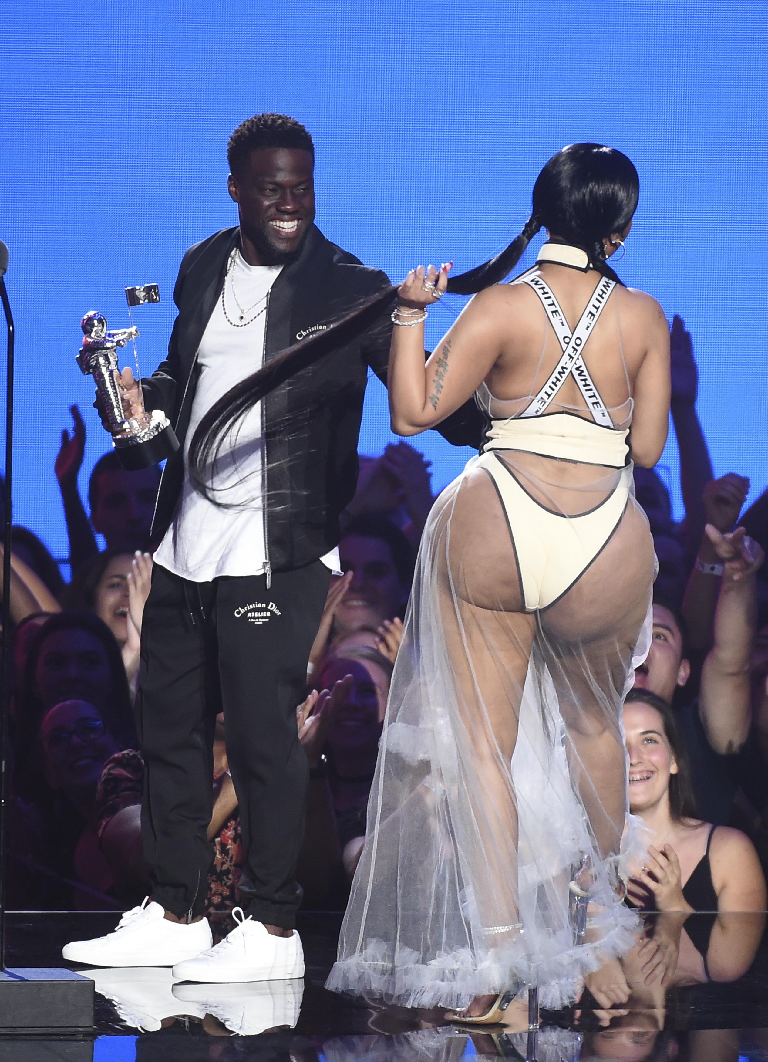 nicki minaj booty photos