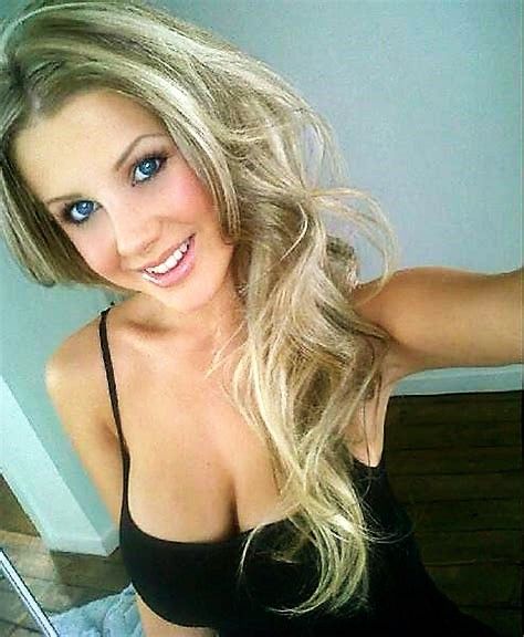 doug hanley recommends sexy blonde cleavage pic