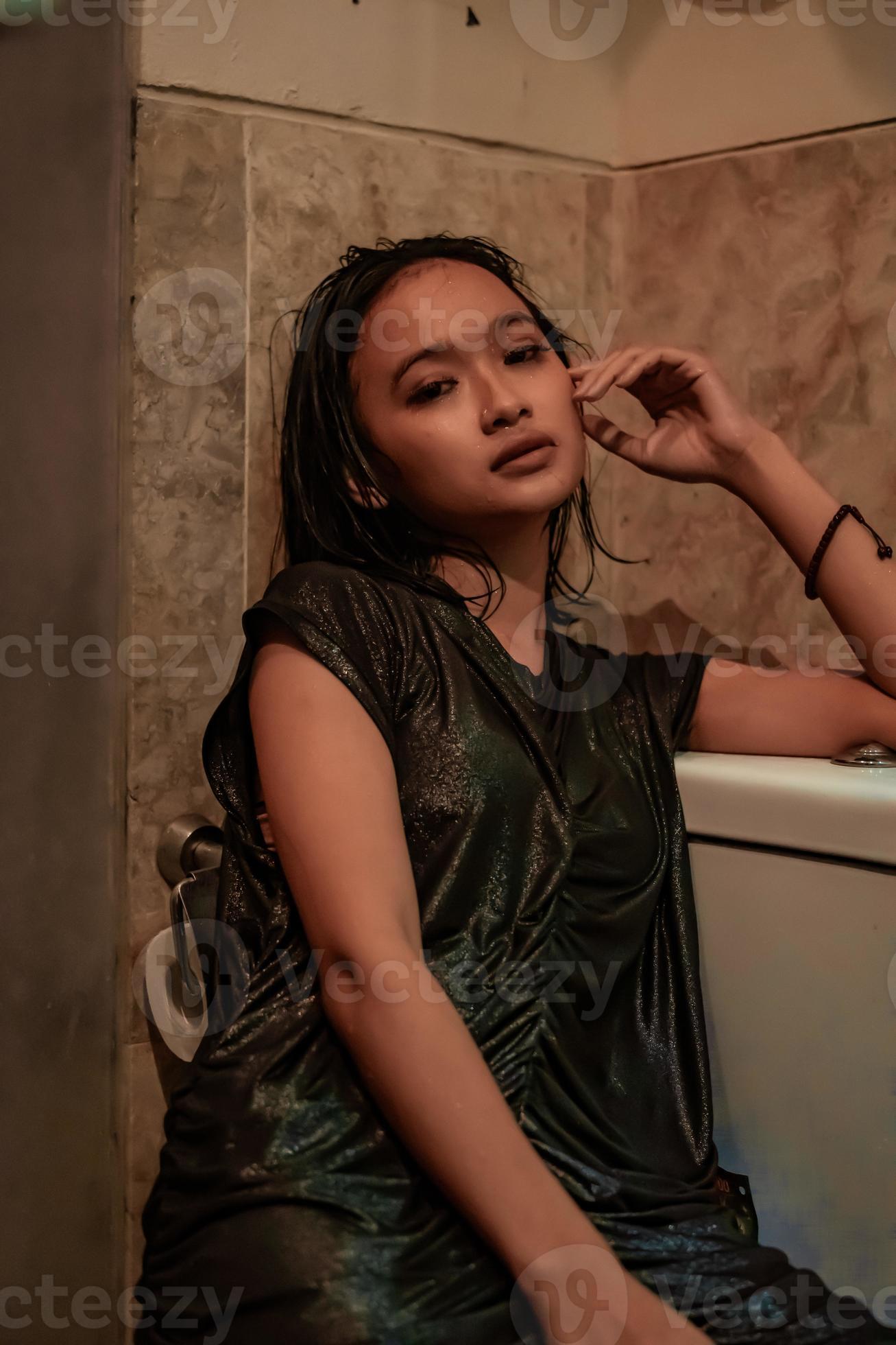 dhilip kumar share hot and wet girls photos