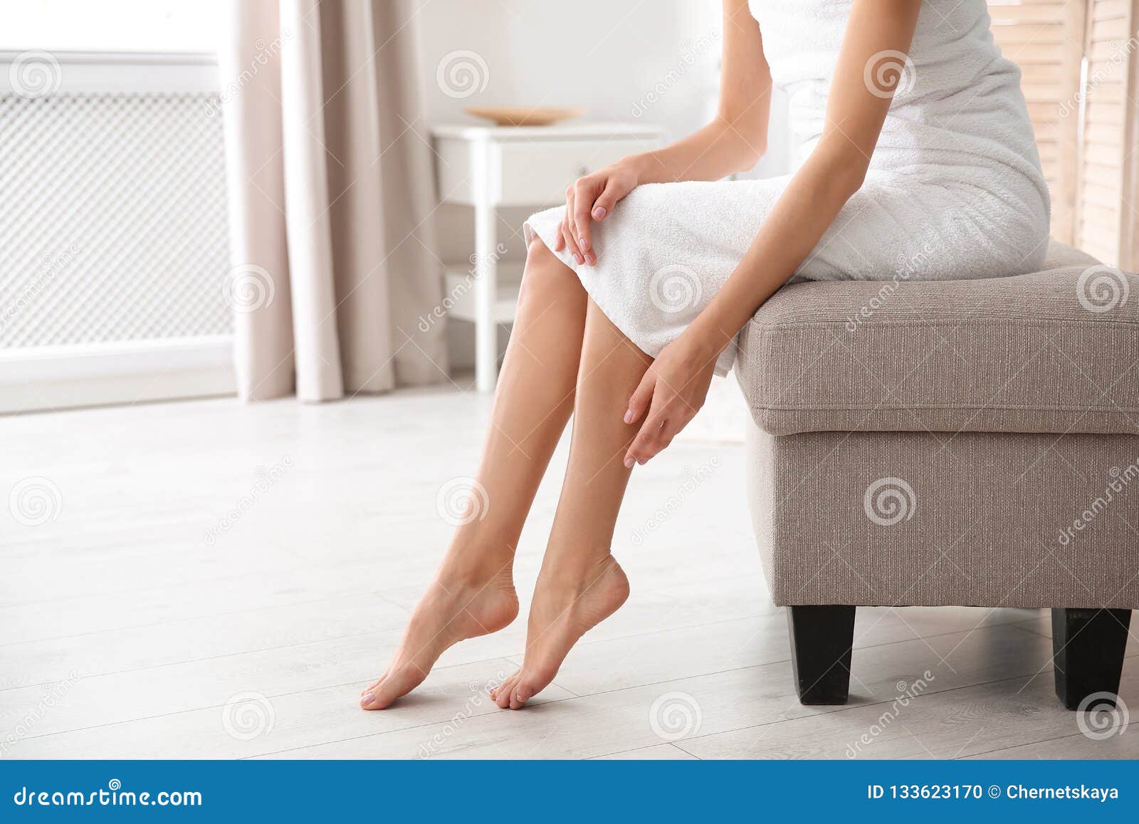 danielle rogers share beautiful legs pics photos