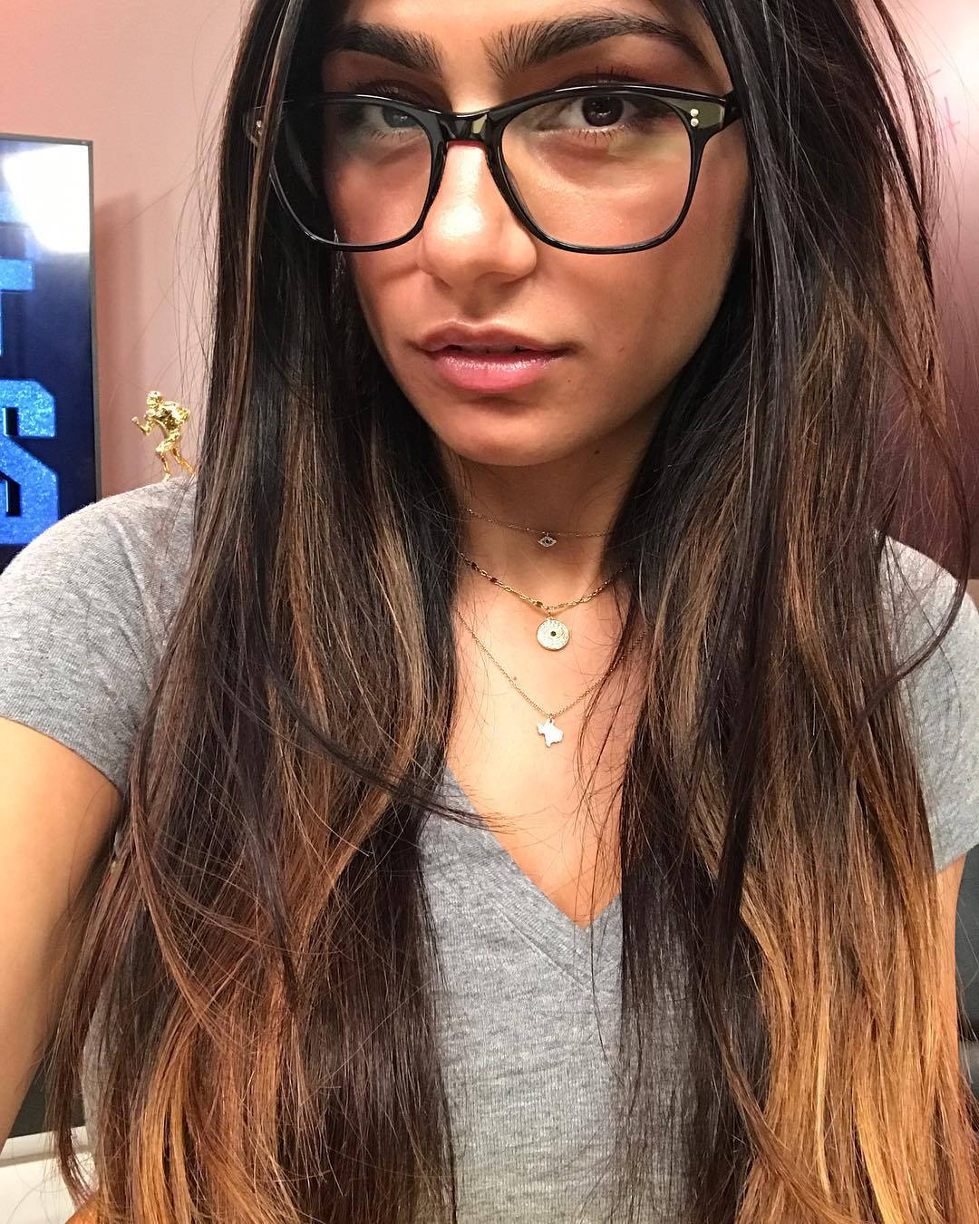 curt lindsey recommends mia khalifa selfie pic