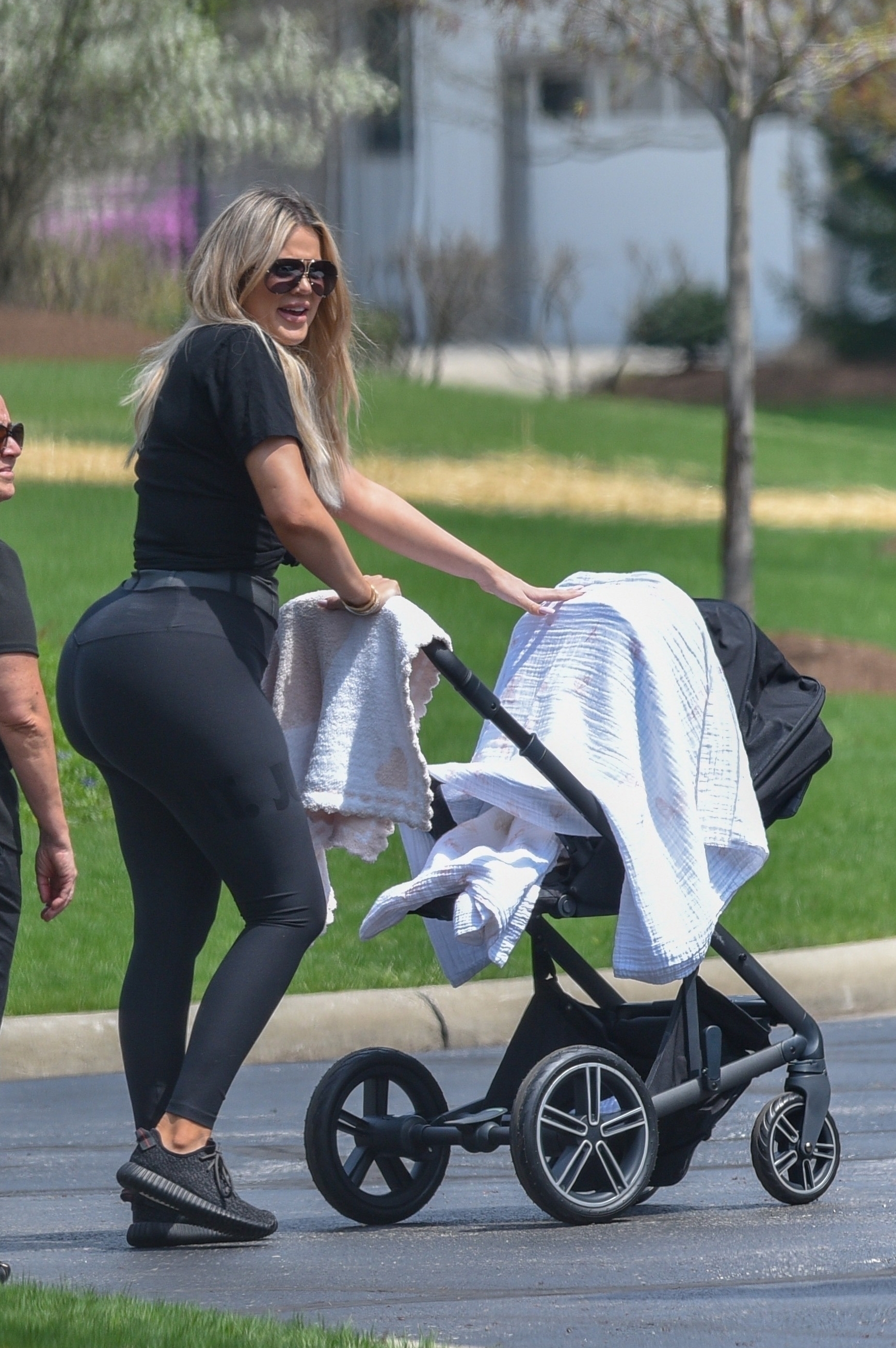 Is Khloe Kardashians Butt Fake virgem com