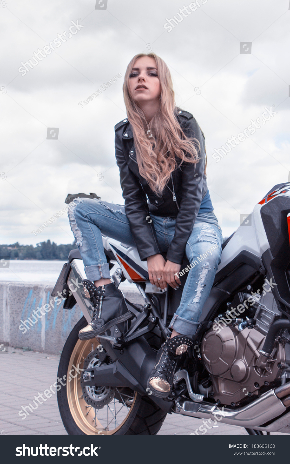 biker women pic