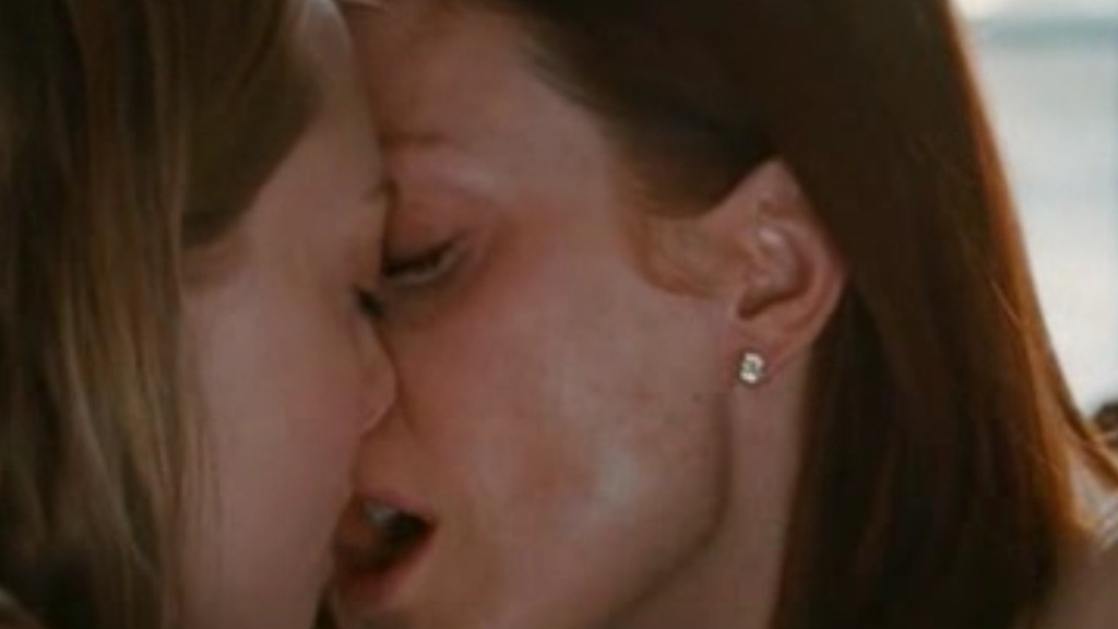 julianne moore lesbian kiss
