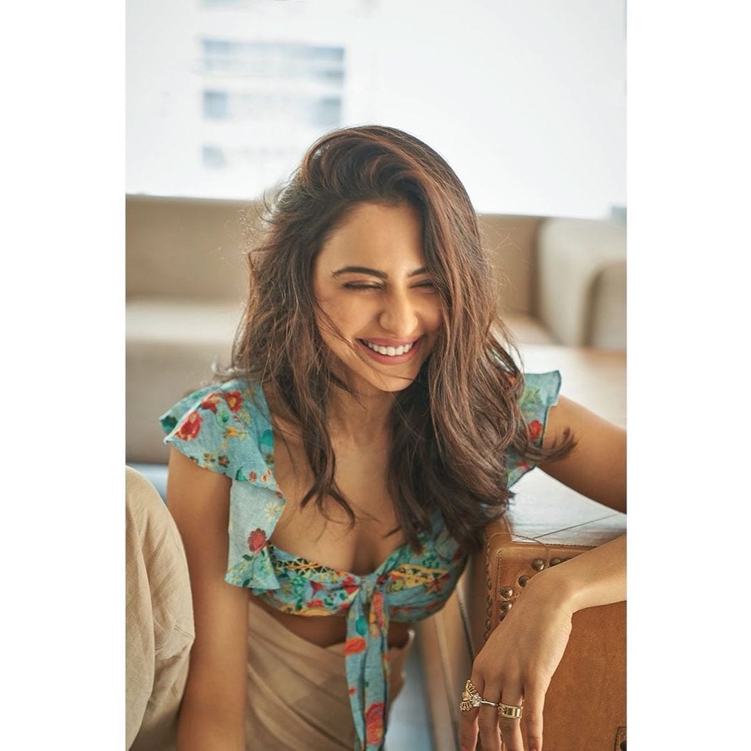 dale elder add photo rakul preet singh cleavage