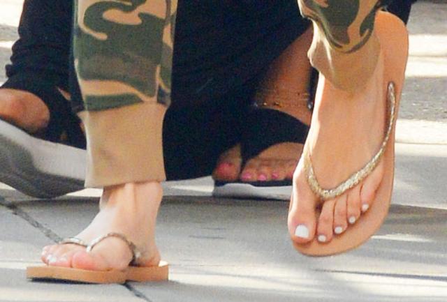 banaz ali recommends jennifer lopez feet pic