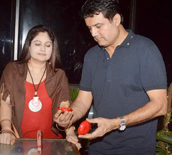 Ayesha Jhulka With Husband nude thumb
