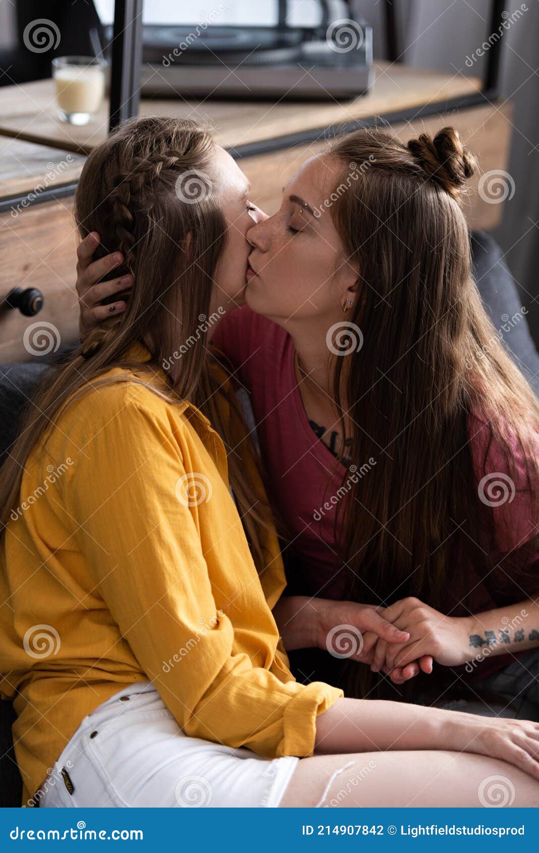 chris northrup add lesbians girls making out photo