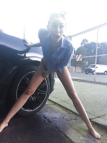 miley cyrus pissing