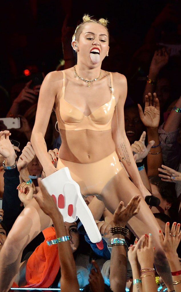 Miley Cyrus Naked On Stage caba ce