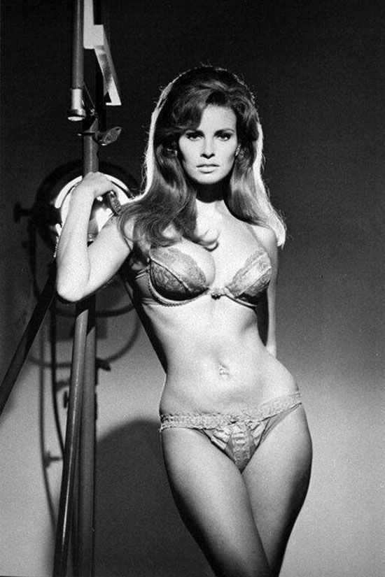 Raquel Welch Hot Pictures luna moves