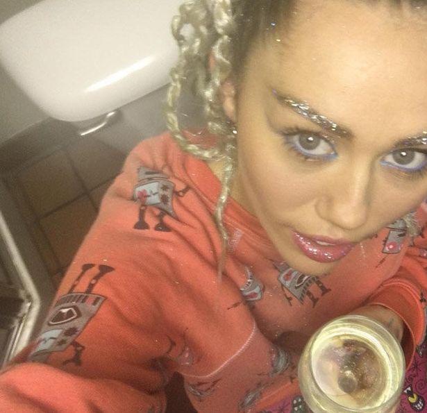 chrissie galitelo add miley cyrus pissing photo