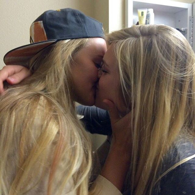 blanca fernandez share two blonde girls kissing photos