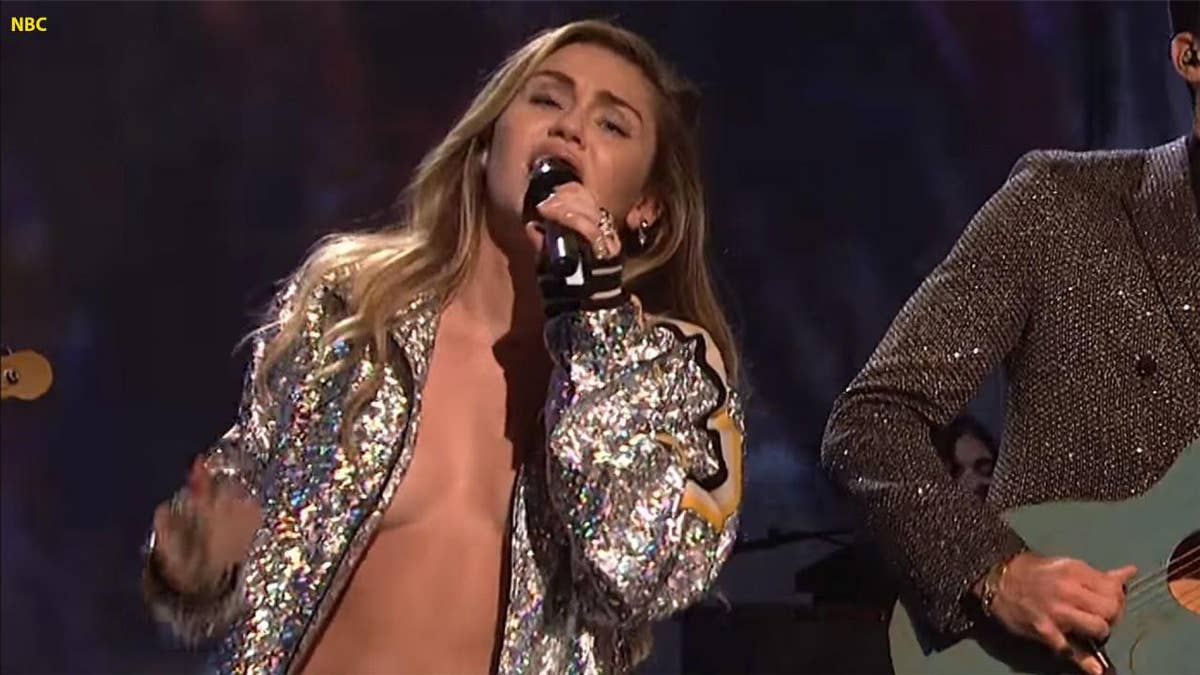 cassie stocks recommends Miley Cyrus Naked On Stage