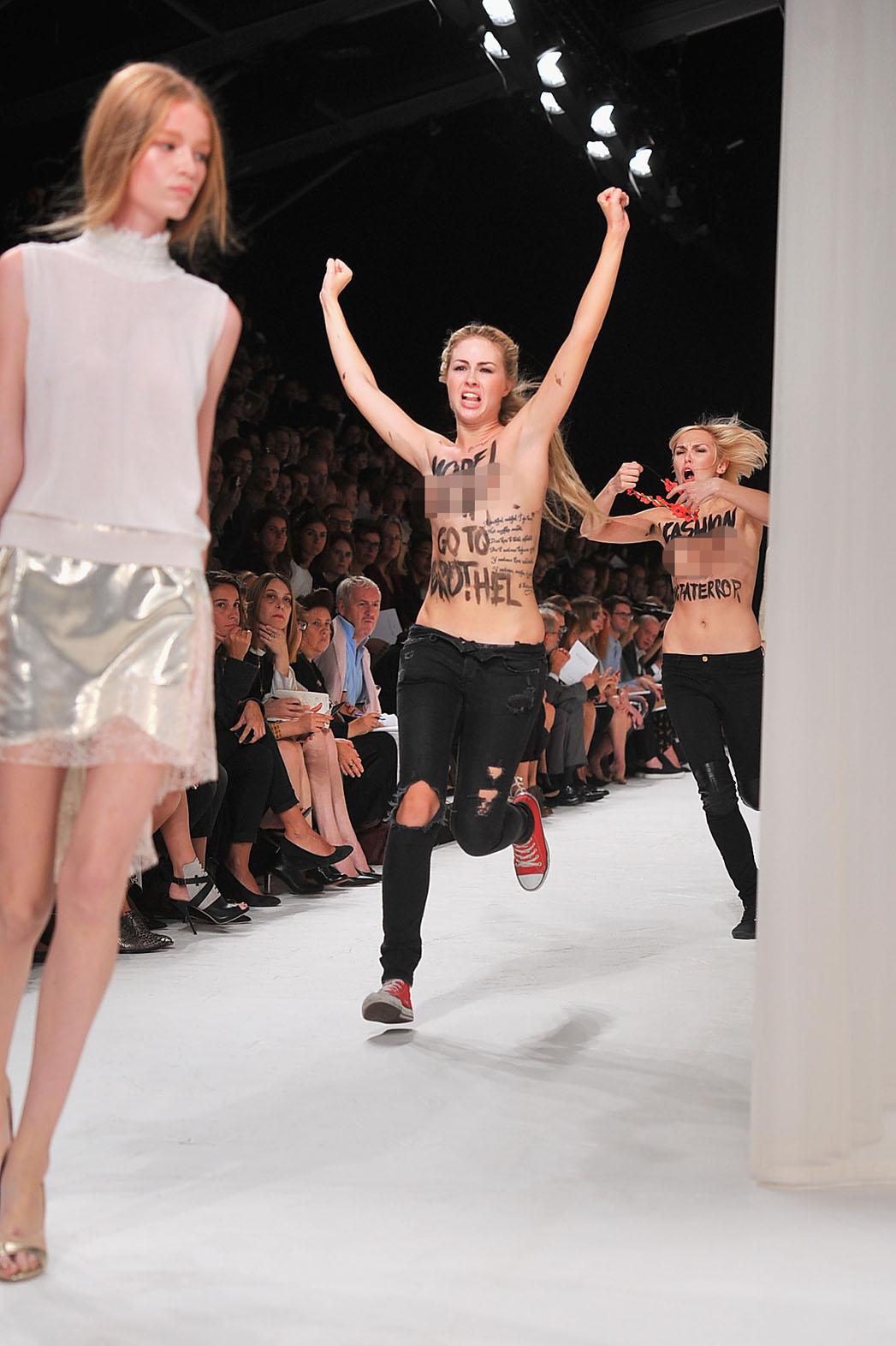 archie ga recommends Naked Models On Runway