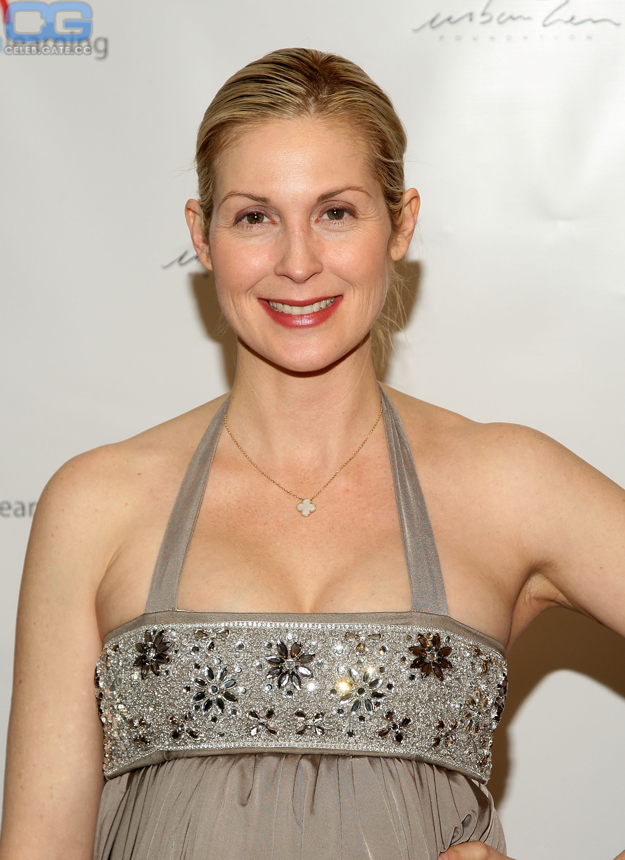 curtis ioannou add photo kelly rutherford topless