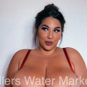 darla holloway recommends Super Stacked Busty Voluptuous